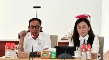 Ketua Komisi III DPRD Barsel, H. Sudoarto (kiri) didampingi Wakil Ketua saat memimpin rapat kerja, Rabu (12/11/2025). Foto. Alifansyah/1tulah.com