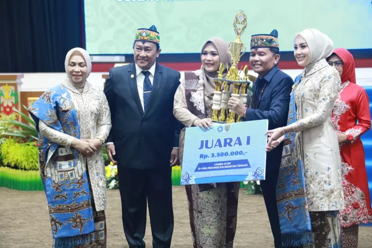Puncak Hari Ibu ke-97, Gubernur Agustiar Sabran Dorong Perempuan Berdaya dan Berkarya (MMC Kalteng)