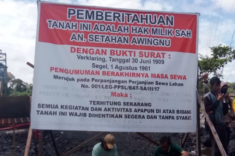 Portal yang didirikan Setahan Awingnu serta pemberitahuan agar pihak perusahaan berhenti beraktivitas di lahan yang dia miliki setelah masa sewa berakhir. Foto: Istimewa
