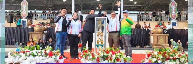 Wakil Bupati Barito Utara (Barut), Kalteng, Felix Sonadie Y Tingan secara resmi menutup Pekan Olahraga Kabupaten (Porkab) Barut 2025, Selasa, 9 Desember 2025. Foto: Diskominfosandi Barut