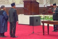Pelantikan Amonius Tuyum menggantikan Jimmy Carter sebagai anggota DPRD Kalteng melalui mekanisme Pengganti Antar Waktu (PAW) di Ruang Rapat Paripurna DPRD Kalteng, Senin (15/12/2025)Foto:Ist.