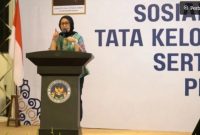 Wakil Kepala Badan Gizi Nasional (BGN), Nanik Sudaryati Deyang, saat memberikan pengarahan di acara Sosialisasi dan Penguatan Tata Kelola Makan Bergizi Gratis Serta Pengawasan dan Pemantauan SPPG di Kota Probolinggo, Jawa Timur, Jumat (13/12/2025). (Foto dok. BGN) 