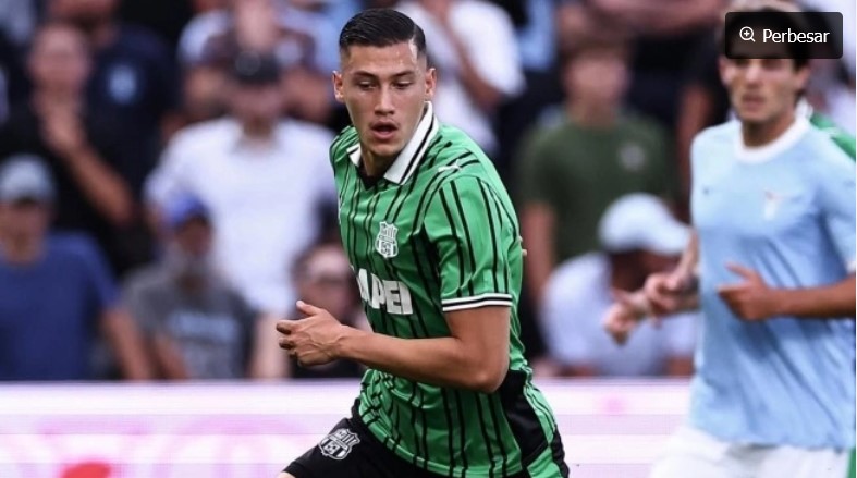 AC Milan dikabarkan sudah jalin kontak dengan agen Jay Idzes. (Instagram/@jayidzes) 