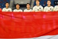 Sejumlah pesepak bola Timnas Indonesia U-22 menyanyikan lagu kebangsaan Indonesia Raya sebelum bertanding melawan Timnas Filipina pada pertandingan babak penyisihan Grup C Sepak Bola SEA Games 2025 di The 700th Anniversary of Chiang Mai Stadium, Chiang Mai, Thailand, Senin (8/12/2025). [ANTARA FOTO/Nova Wahyudi/nym] 
