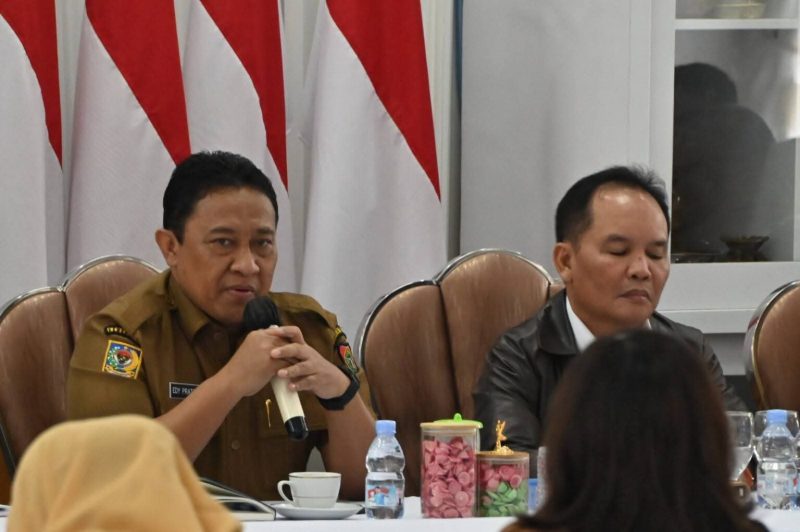 Wagub Kalteng Edy Pratowo saat menyampaikan arahan nya di Istana Isen Mulang, Selasa (20/1/2026).(Jendela Kalteng Biro Adpim)
Palangka Raya, Jendela Kalteng 