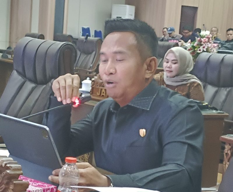 Anggota DPRD Kabupaten Barito Utara (Komisi III/Fraksi Aspirasi Rakyat/PAN), Hasrat.(Suara Dayak.Com/Hendrik)