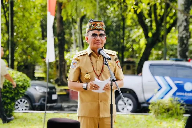 Gubernur Kalteng, Agustiar Sabran resmi meluncurkan Angkutan Bus Gratis (MMC Kalteng)
