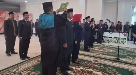 Sejumlah pejabat Eselon III bergeser dilantik dan diambil sumpah jabatannya oleh Bupati Barito Utara, H Shalahuddin, Jumat, 30 Januari 2025. Foto: Ahya/kaltenglima.com