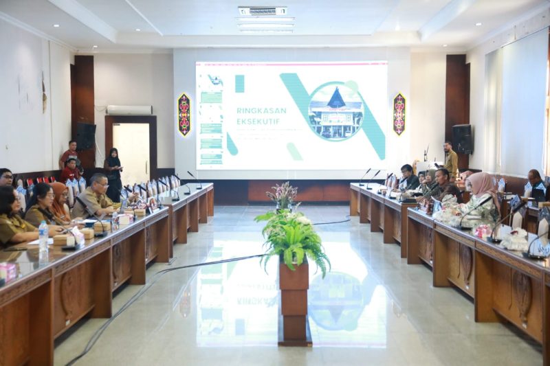 Pansus DPRD Provinsi Kalimantan Tengah rapat bersama Tim Pemerintah Provinsi Kalimantan Tengah dalam rangka pembahasan Penyelenggaraan Penanaman Modal dan Pelayanan Terpadu Satu Pintu