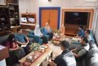 Kepala Dislutkan Sri Widanarni menerima kunjungan Tim BPJS Ketenagakerjaan