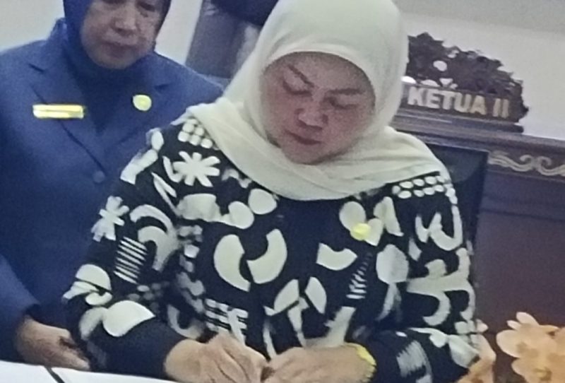 Wakil Ketua II DPRD Kabupaten Barito Utara, Henny Rosgiaty Rusli.(Ist/Suara Dayak.Com)
