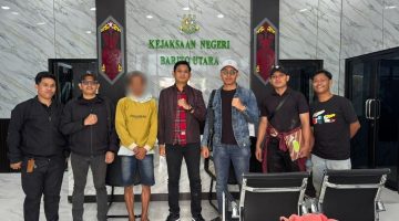 Kejaksaan Negeri (Kejari) Barito Utara (Barut), Kalteng, berhasil mengamankan Mantan Kepala Desa Mampuak I, Teweh Timur, berinisial BO buronan perkara tindak pidana korupsi Dugaan Penyalahgunaan Dana Desa (DD) dan Alokasi Dana Desa (ADD) setempat. Foto: Kejari Barut