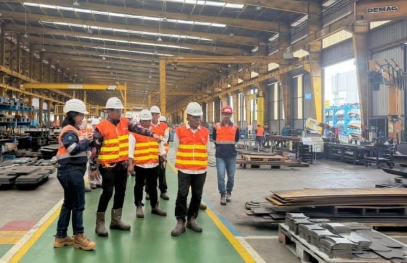 Wakil Bupati Barito Utara (Barut), Kalteng, Felix Sonadie Y Tingan, bersama jajaran melakukan kunjungan kerja ke Workshop PT Sanggar Sarana Baja, Rabu, 21 Januari 2026. Foto: Istimewa