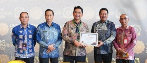 Bupati Barut, H Shalahuddin dan Wakil Bupati Felix Sonadie Y Tingan menerima penghargaan Universal Health Coverage (UHC) Award 2026 dalam acara penganugerahan yang digelar di Jiexpo Kemayoran, Jakarta Pusat, Selasa, 27 Januari 2026. Foto: Diskominfosandi Barut