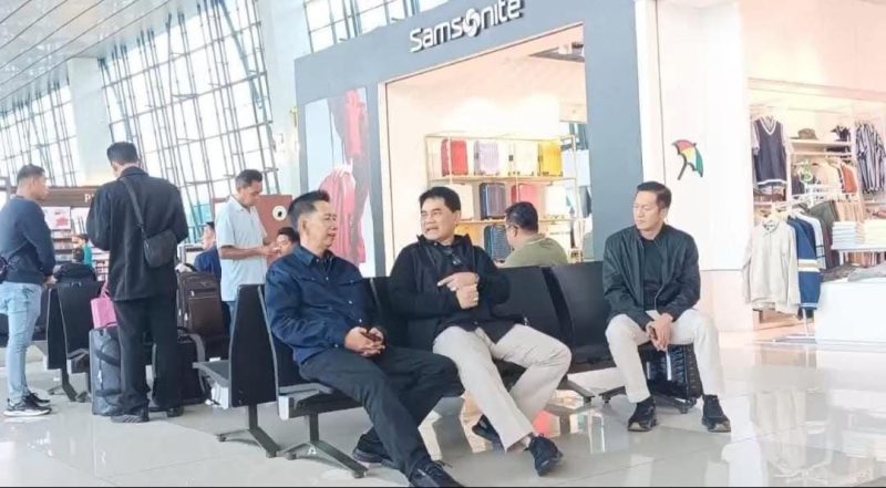Bupati Barito Utara H Shalahuddin dan eks bupati Nadalsyah atau Koyem. Foto: Istimewa