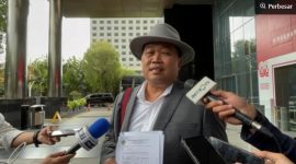 Koordinator Masyarakat Antikorupsi Indonesia (MAKI), Boyamin Saiman, di gedung KPK. [Suara.com/Dea] 