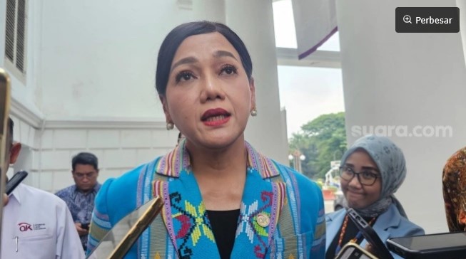 Kepala Eksekutif Pengawas Perilaku Pelaku Usaha Jasa Keuangan, Edukasi, dan Pelindungan Konsumen OJK, Friderica Widyasari Dewi saat ditemui wartawan di Jakarta, Rabu (21/1/2026). [Suara.com/Rina] 