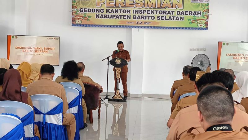 Wabup Barsel Kristianto Yudha saat membacakan sambutan pada acara peresmian gedung kantor Inspektorat Kabupaten Barsel, Senin (12/1/2026). Foto. Alifansyah/1tulah.com