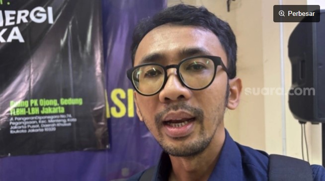 Wakil Ketua Yayasan Lembaga Bantuan Hukum Indonesia (YLBHI) Arif Maulana. (Suara.com/Faqih)