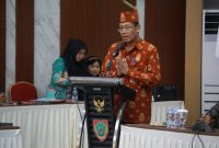 Sahli Yuas Elko sampaikan sambutan dalam kegiatan Rapat Koordinasi Daerah dalam rangka Stabilisasi Harga dan Ketersediaan Barang Kebutuhan Pokok Menjelang Ramadan dan Hari Raya Idulfitri 1447 H. (12/2/26)