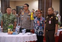 Asisten Perekonomian dan Pembangunan Setda Prov. Kalteng Herson B. Aden saat menghadiri secara virtual kegiatan Peresmian dan Groundbreaking Pembangunan 1179 SPPG serta Peresmian 18 Gudang Ketahanan Pangan Polri. (13/2/26)