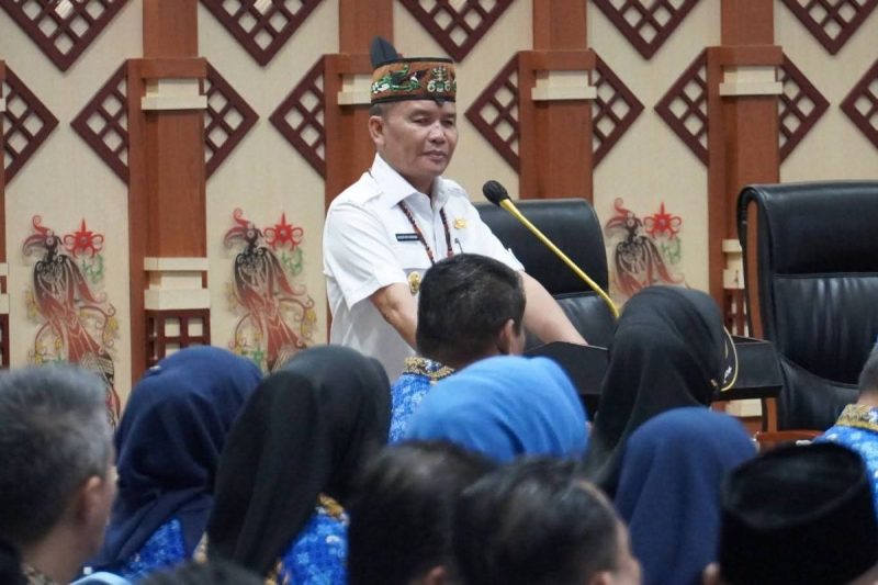 Gubernur Kalteng Agustiar Sabran membuka kegiatan pembinaan Pejabat Struktural/Manajerial Pemprov Kalteng di Aula Jayang Tingang, Palangka Raya. (18/2/26)
