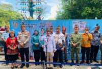 Gubernur Kalimantan Tengah, H. Agustiar Sabran, secara simbolis melepas penyaluran bantuan sosial yang merupakan bagian dari Program Kartu Huma Betang Sejahtera (KHBS) di Halaman Kantor Gubernur Kalimantan Tengah, Palangka Raya. Program ini menjadi upaya Pemprov Kalteng memperkuat perlindungan sosial dan menjaga daya beli masyarakat. (20/2/26)