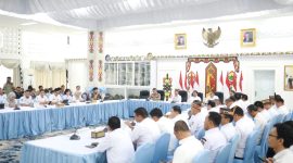 Rapat Sosialisasi Implementasi Kartu Huma Betang Sejahtera (KHBS) yang digelar Pemprov Kalimantan Tengah di Istana Isen Mulang Palangka Raya sebagai langkah memastikan bantuan sosial tepat sasaran. (25/2/26)