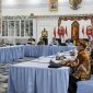 Pemprov Kalteng gelar Rakor Kartu Huma Betang Sejahtera 2026. Program bansos Rp400 ribu menargetkan 300 ribu keluarga miskin dan rentan di 13 kabupaten dan 1 kota. (26/2/26)