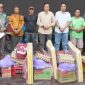 Sekretaris Daerah Barito Utara, Muhlis, didampingi Kepala Dinsos PMD, Suparmi menyambangi warga korban terdampak kebakaran Jalan Meranti, Minggu siang, sekaligus menyalurkan bantuan pemerintah, Minggu (1/2/2026). Foto: Diskominfosandi Barut