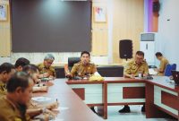 Bupati Barito Utara (Barut), Kalteng, H Shalahuddin, meninjau sekaligus memberikan arahan langsung ke Dinas Pekerjaan Umum dan Penataan Ruang (PUPR) Barut, Selasa pagi, 10 Februari 2026. Foto: Istimewa