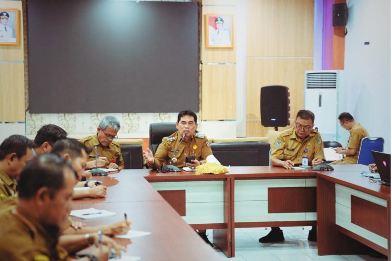 Bupati Barito Utara (Barut), Kalteng, H Shalahuddin, meninjau sekaligus memberikan arahan langsung ke Dinas Pekerjaan Umum dan Penataan Ruang (PUPR) Barut, Selasa pagi, 10 Februari 2026. Foto: Istimewa