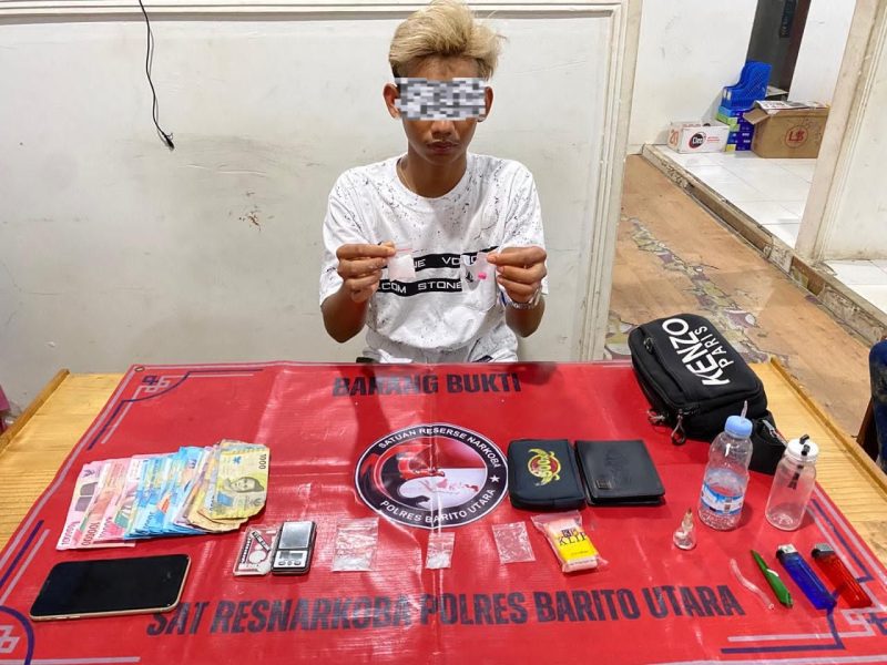 Tersangka dan sejumlah barang bukti sabu serta terkait lainnya. Foto: Humas Polres Barut
