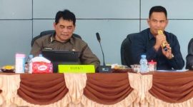 Anggota DPRD Barito Utara (Barut), Hasrat, bersama Bupati H Shalahuddin. Foto: Istimewa