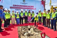 Bupati Barito Utara (Barut), Kalteng, H. Shalahuddin resmi memulai pelebaran jalan dalam kota Muara Teweh salah satu program strategis Gaspol 11-12. Foto: 1tulah.com