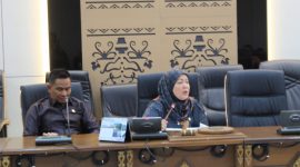 Anggota DPRD Barito Utara (Barut), Kalteng, menggelar rapat dengar pendapat (RDP) dengan memanggil perwakilan Lion Grup serta Kepala Bandara Haji Muhammad Sidik (HMS) Muara Teweh, Kamis, 19 Februari 2026. Foto: Ahya/kaltenglima.com