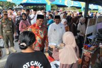 Bupati Barito Utara (Barut), Kalteng, H Shalahuddin, secara resmi membuka Pasar Ramadan 1447 Hijriah yang digelar di depan Masjid Raya Shirotal Mustaqim, Jalan Imam Bonjol, Kamis, 19 Februari 2026. Foto: Istimewa