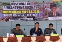 Legislator DPRD Barut Hasrat saat menghadiri Musrenbang RKPD 2027 Teweh Timur di Benangin I. Foto: Istimewa