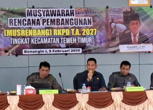 Legislator DPRD Barut Hasrat saat menghadiri Musrenbang RKPD 2027 Teweh Timur di Benangin I. Foto: Istimewa