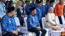 Wakil Ketua II DPRD Kabupaten Barito Utara, Henny Rosgiaty Rusli, menghadiri kegiatan groundbreaking pelebaran jalan dalam kota Muara Teweh, Rabu (18/2/2026).(Foto : Suara Dayak. Com/Dok Rief)