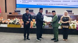 Bupati Barito Utara (Barut), Kalteng, H Shalahuddin menyampaikan nota pengantar Rancangan Peraturan Daerah (Raperda) dalam sidang paripurna ke-I masa sidang II di ruang rapat paripurna DPRD Barut, Senin, 23 Februari 2026. Foto: Istimewa