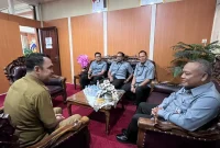 Kepala Divisi Pelayanan Hukum Kanwil Kemenkum Kalimantan Tengah, Joko Martanto, bersama Kepala Bidang Kekayaan Intelektual Budi Haryono dan Tim KI saat melakukan koordinasi dengan Plt. Sekretaris Dinas Pendidikan Provinsi Kalimantan Tengah, Safrudin, terkait persiapan diseminasi kekayaan intelektual dan penguatan paten inovasi pendidikan di Palangka Raya. (24/2/26).