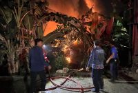 Suasana tenang sesudah warga melaksanakan salat Magrib di Gang Mawar jalan lingkar kota Muara Teweh, Barito Utara (Barut), Kalteng, Rabu malam, 25 Februari 2026, sekitar pukul 19.30 WIB mendadak geger dengan terjadinya peristiwa kebakaran. Foto: Istimewa