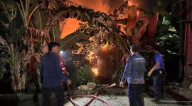 Suasana tenang sesudah warga melaksanakan salat Magrib di Gang Mawar jalan lingkar kota Muara Teweh, Barito Utara (Barut), Kalteng, Rabu malam, 25 Februari 2026, sekitar pukul 19.30 WIB mendadak geger dengan terjadinya peristiwa kebakaran. Foto: Istimewa