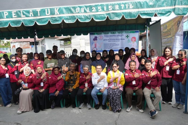 Wujud pengabdian kepada masyarakat, Pengurus Cabang Ikatan Apoteker Indonesia (PC IAI), dan UPTD puskesmas Bukti Hindu Kota Palangka Raya berkolaborasi  gelar layanan kesehatan gratis. (14/2/26)