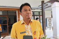 Asisten II Setda Barsel Yoga Prasetianto Utomo saat diwawancarai wartawan setelah acara usai, Kamis (12/2/2026). Foto. Alifansyah/1tulah.com