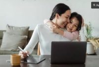 Ilustrasi ibu bekerja (pexels.com/Ketut Subiyanto) 