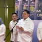 Menko Perekonomian Airlangga Hartarto saat konferensi pers di Stasiun Gambir, Jakarta, Selasa (10/2/2026). [Suara.com/Dicky Prastya] 