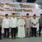 Ketua PN Buntok Ike Liduri Mustika Sari, SH., MH (tengah) saat berfoto bersama Bupati dan Wabup Barsel usai acara buka puasa bersama, Jumat (27/2/2026). Foto. Alifansyah/1tulah.com