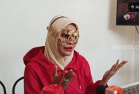 Dokter Detektif alias Doktif saat konferensi pers di Senayan, Jakarta Pusat pada Rabu, 7 Januari 2026. [Suara.com/Rena Pangesti] 